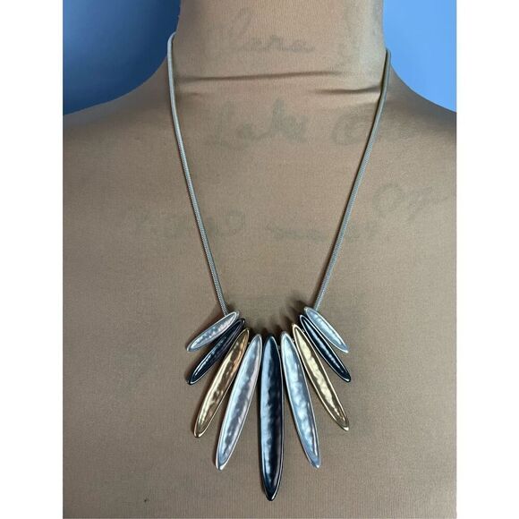 The Pearl & Stone 3 Tone Matte Bib Rhodium Necklace - Picture 4 of 4